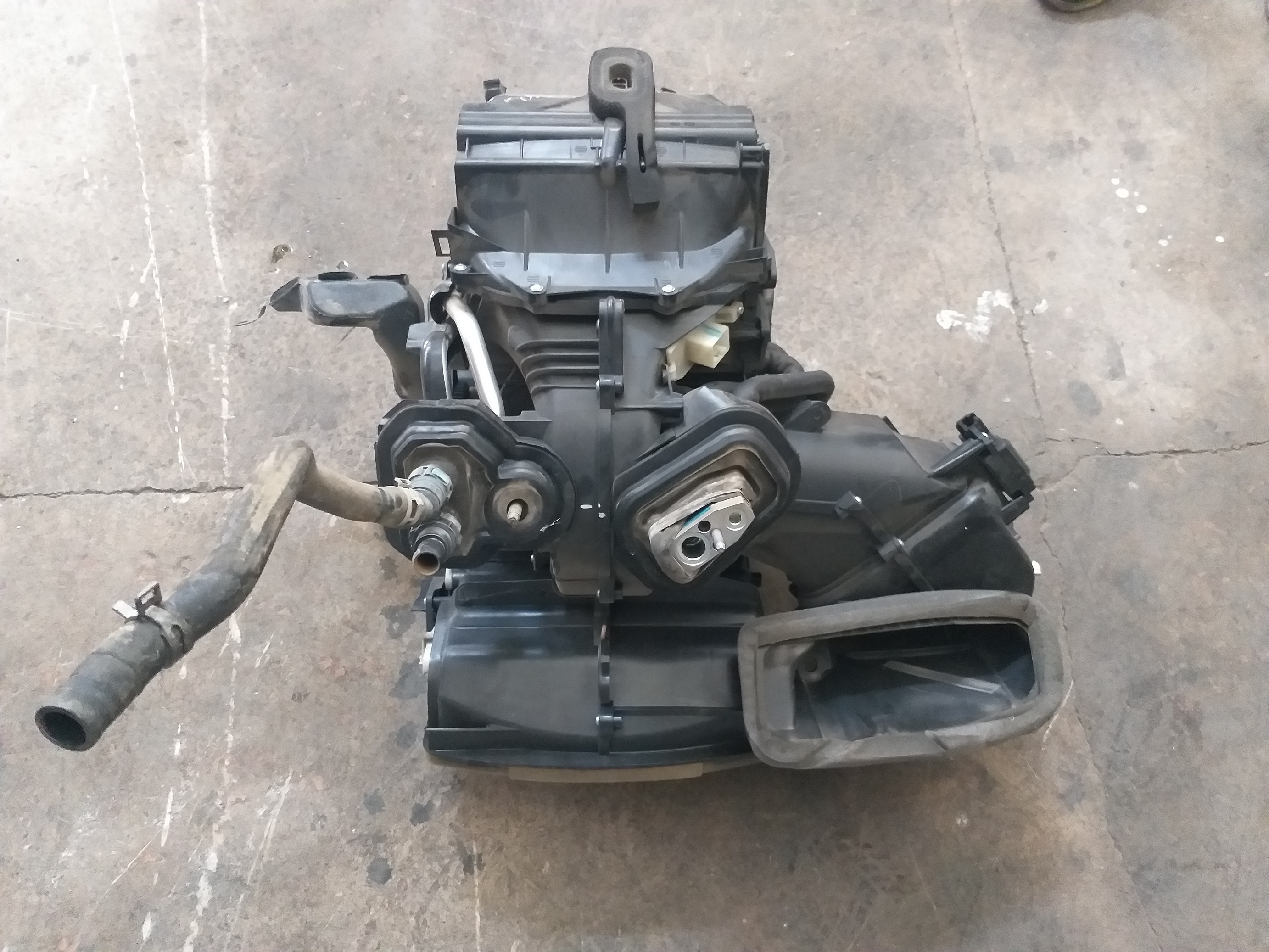 FORD CURRİER KALÖRİFER KUTUSU